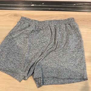 Vuori Shorts